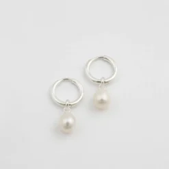 Örhängen Treasure Pearl Hoops